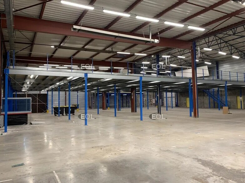 Flex in Morangis for lease - Building Photo - Image 2 of 9