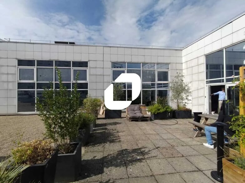 Office in Montreuil for lease - Building Photo - Image 3 of 14