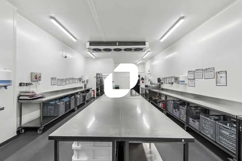 Flex in Gennevilliers for lease - Interior Photo - Image 3 of 10