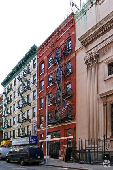 116 Elizabeth St, New York, NY à louer - Photo du bâtiment - Image 2 de 2