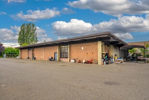 Federal Way Industrial with Yard - Services immobiliers commerciaux