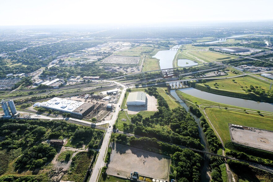 1100 NE 23rd St, Fort Worth, TX à louer - Aérien - Image 2 de 11