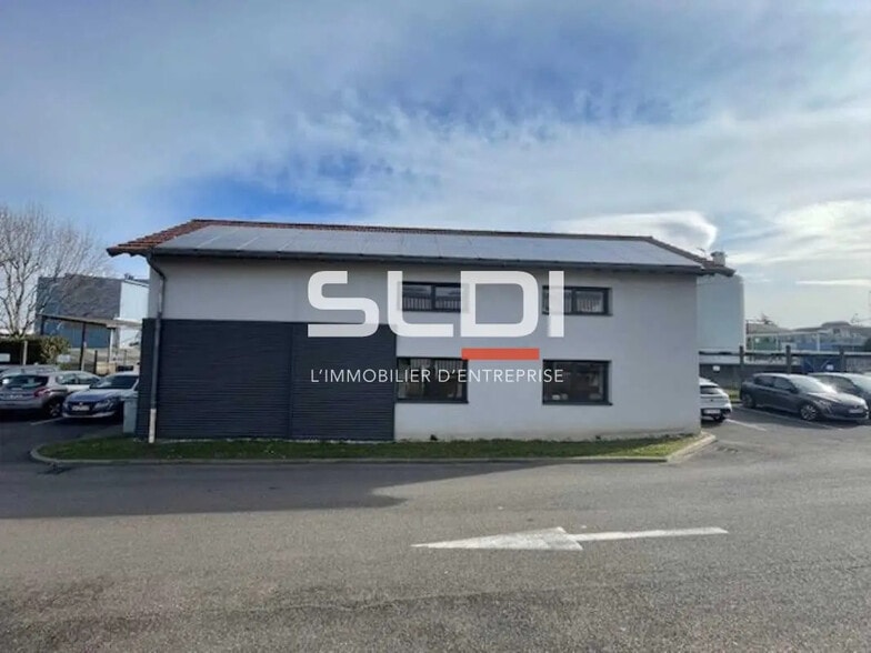 Office in Rillieux-la-Pape for lease - Building Photo - Image 1 of 8