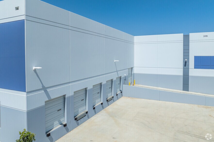 2416 Hook Dr, Simi Valley, CA à vendre - Photo du bâtiment - Image 2 de 4