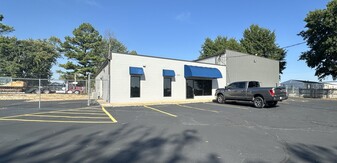 ±5,000 SF Warehouse/Flex Space For Sublease - Entrepôt