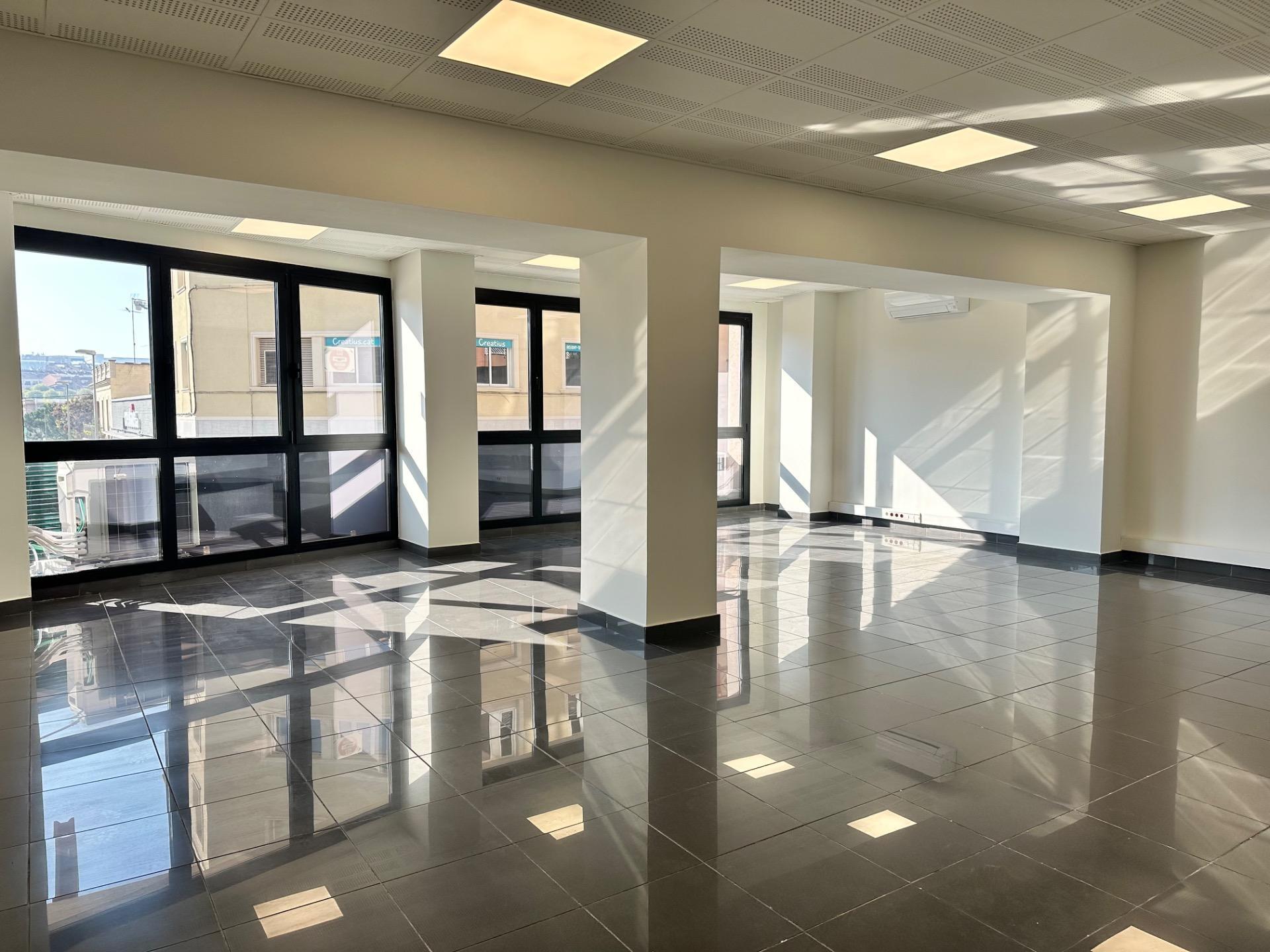 Retail in Manresa, Barcelona for lease Interior Photo- Image 1 of 8