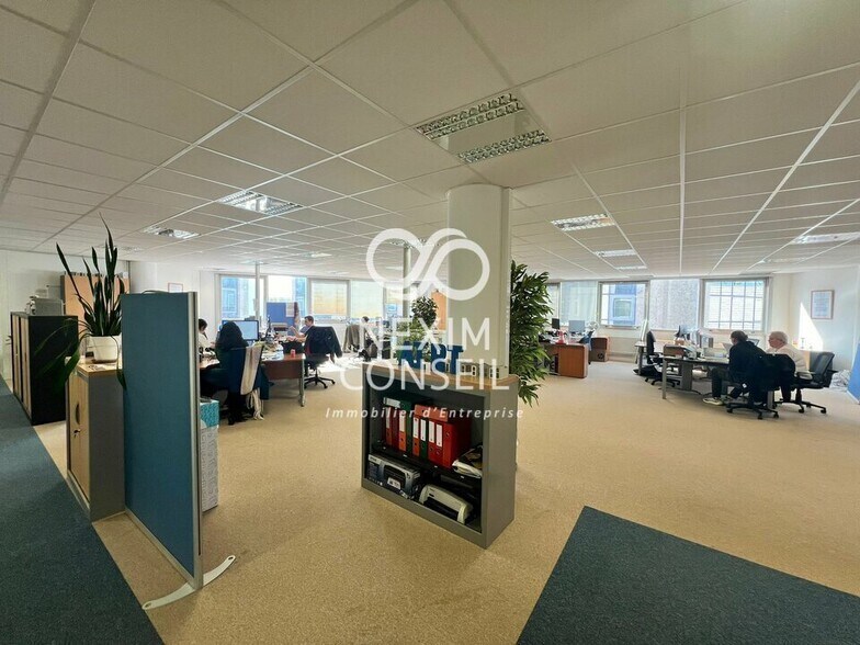 Bureau dans Nanterre à louer - Photo intérieure - Image 2 de 13