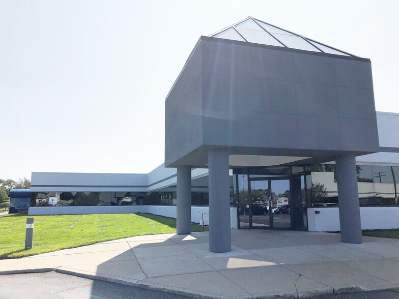 27472 Schoenherr Rd, Warren, MI à louer - Photo du bâtiment - Image 2 de 10