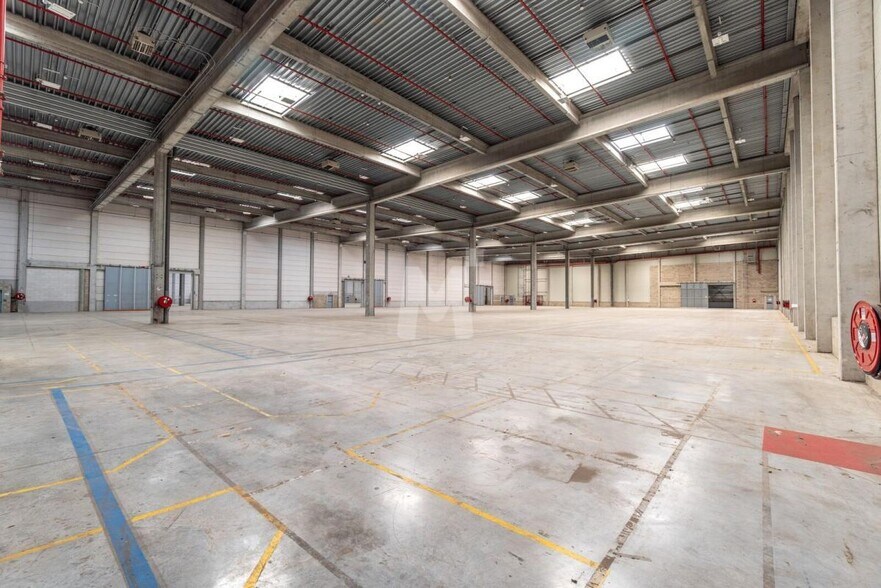 Industrial in Combs-la-Ville for lease - Building Photo - Image 2 of 17
