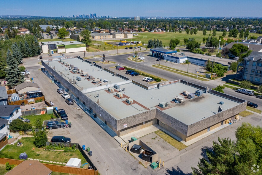 11225-11237 30th St SW, Calgary, AB for lease - Building Photo - Image 3 of 6