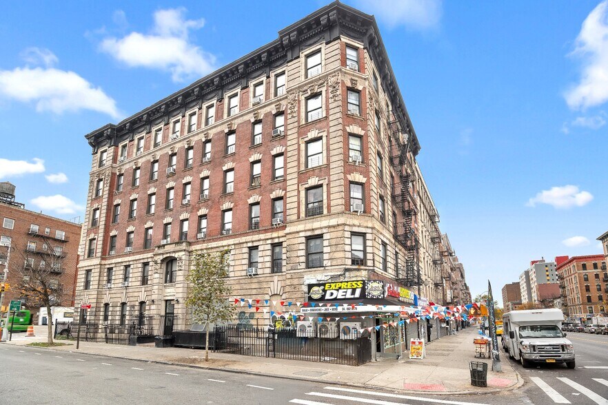 2015 Amsterdam Ave, New York, NY à vendre - Photo du bâtiment - Image 3 de 5