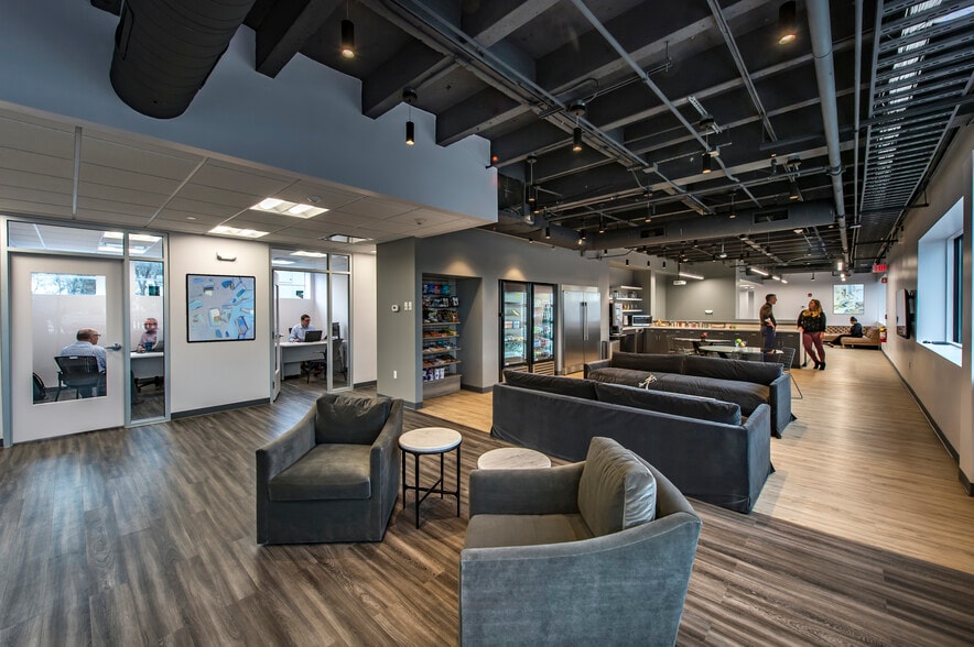 153 Needham St, Newton, MA for lease - Interior Photo - Image 3 of 3