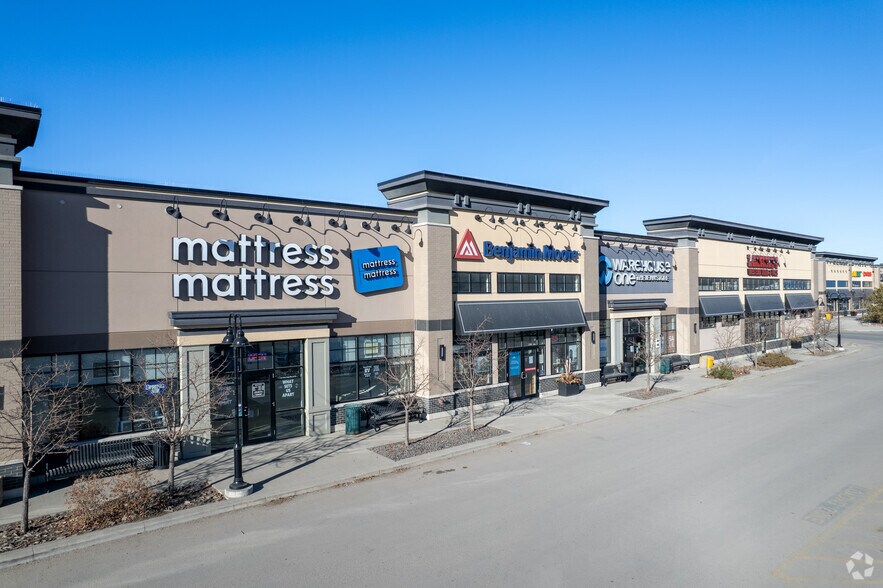 130 Quarry St W, Cochrane, AB à louer - Photo du bâtiment - Image 2 de 3