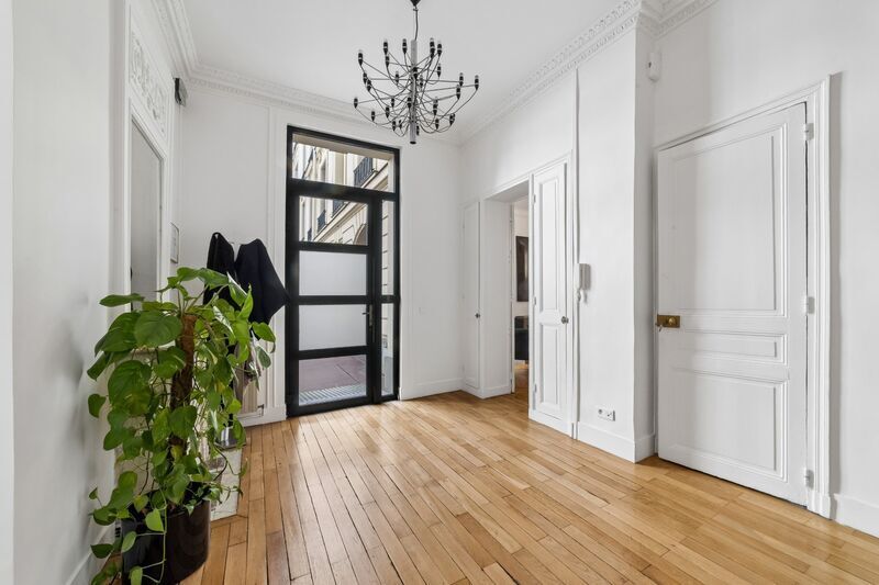 9/11 Rue Anatole De La Forge, Paris for lease - Interior Photo - Image 2 of 16