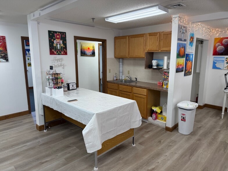 63 Myron St, West Springfield, MA for lease - Building Photo - Image 2 of 26