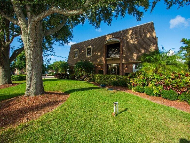 3885 20th St, Vero Beach, FL à louer - Photo du bâtiment - Image 2 de 14