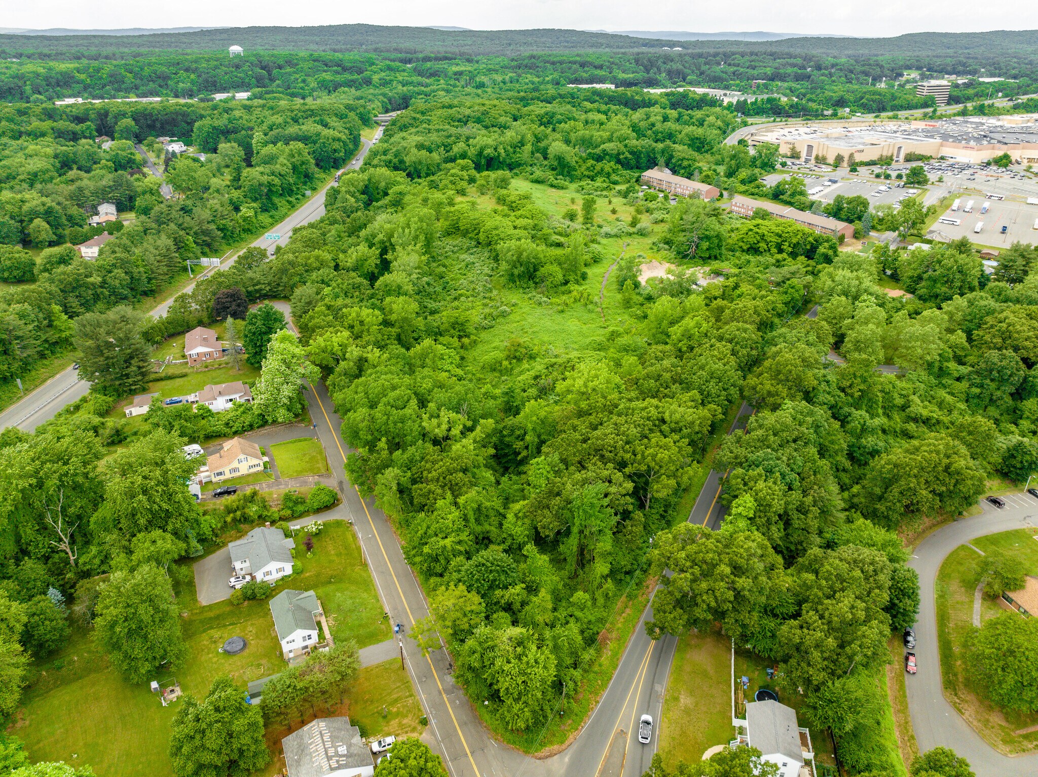 89 Whitney Ave, West Springfield, MA à vendre Aérien- Image 1 de 11