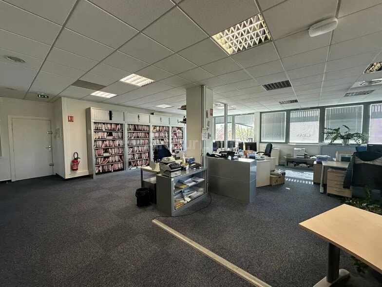 Office in Schiltigheim for lease - Building Photo - Image 1 of 13