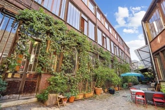 Flex in Paris for lease Building Photo- Image 1 of 4