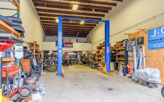 150 Franklin St, East Bridgewater, MA à vendre - Photo intérieure - Image 2 de 3