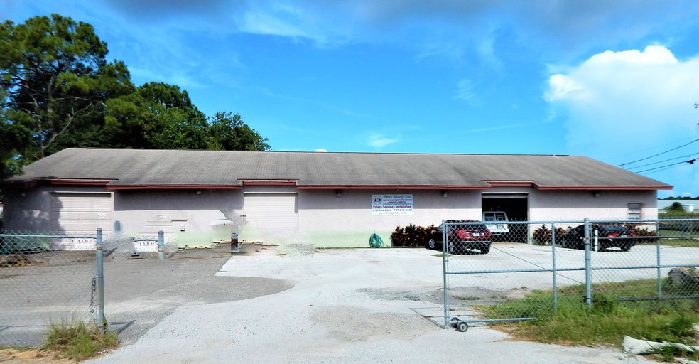 8235 Leo Kidd Ave, Port Richey, FL à vendre - Photo du bâtiment - Image 1 de 1