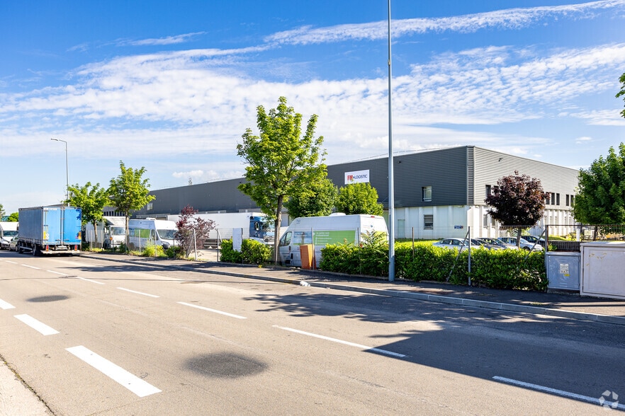 Flex dans Vénissieux à louer - Photo principale - Image 1 de 30