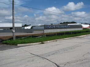 2670 S Ashland Ave, Green Bay, WI for lease Interior Photo- Image 1 of 18