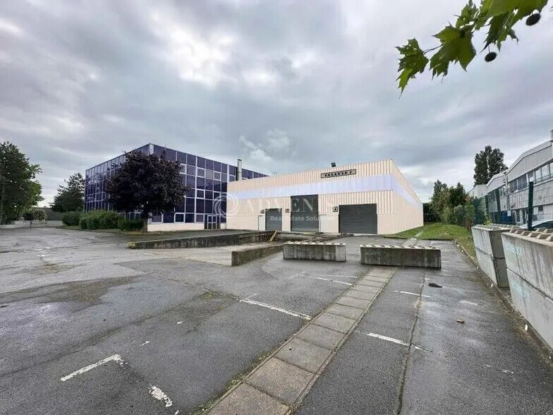 Industriel dans Buc à louer - Photo du bâtiment - Image 2 de 12