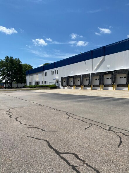 33 Suffolk Rd, Mansfield, MA for lease - Building Photo - Image 1 of 4