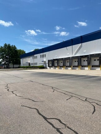 Plus de détails pour 33 Suffolk Rd, Mansfield, MA - Industriel à louer