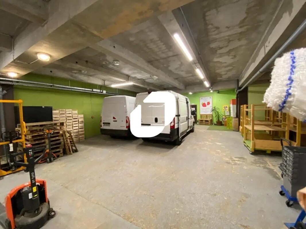 Flex in Sèvres for lease Interior Photo- Image 1 of 8