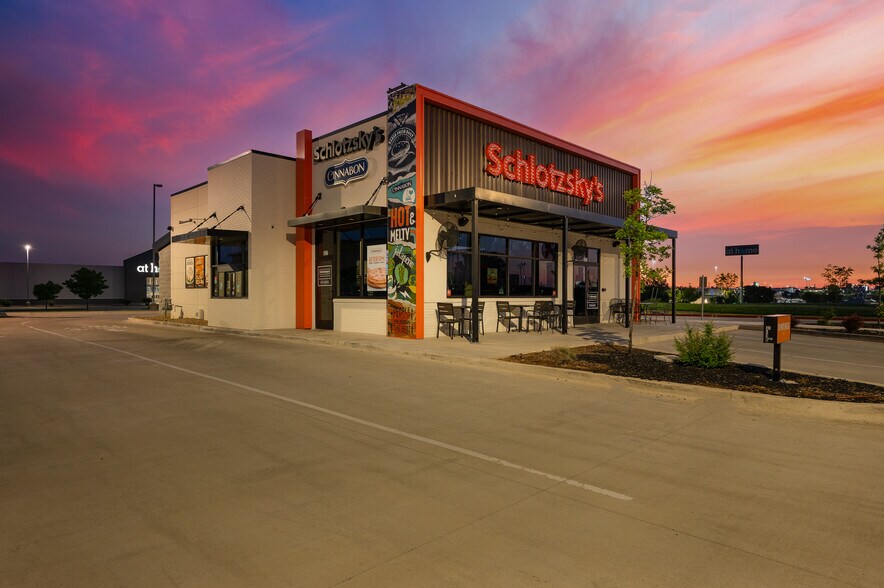 627 SW 19th St, Moore, OK à vendre - Photo du bâtiment - Image 2 de 14