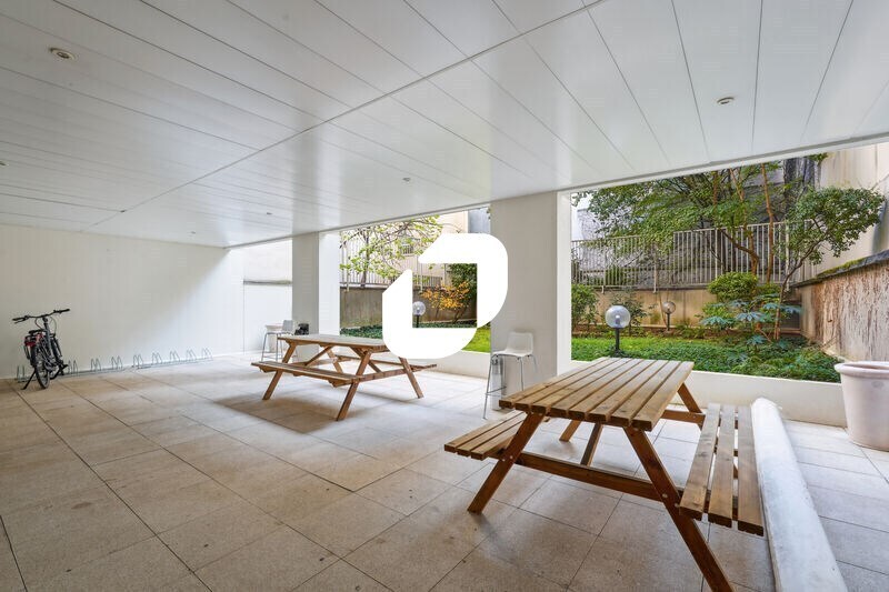 Bureau dans Neuilly-sur-Seine à louer - Photo du bâtiment - Image 3 de 8