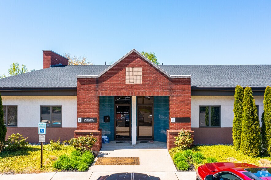 1018 Laurel Oak Rd, Voorhees, NJ à louer - Photo du bâtiment - Image 2 de 4