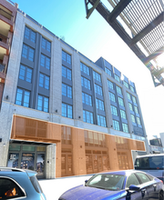 37-29 31st St, Long Island City, NY à louer Photo du bâtiment- Image 1 de 7