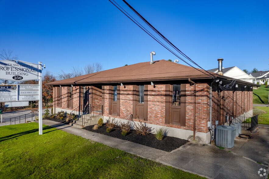 250 Eddie Dowling Hwy, North Smithfield, RI à louer - Photo du bâtiment - Image 2 de 7
