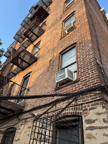 2431 Crotona Ave, Bronx, NY à vendre - Photo du bâtiment - Image 3 de 10