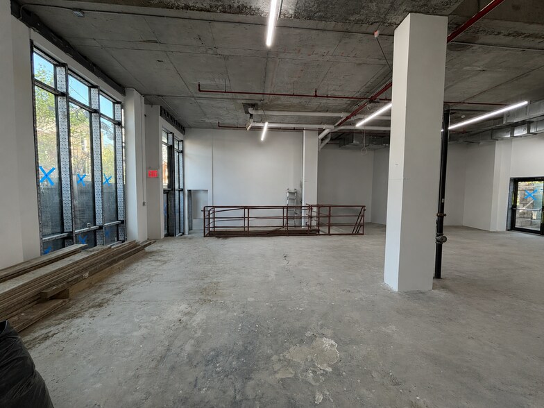 49-18 Vernon Blvd, Long Island City, NY à louer - Photo du bâtiment - Image 2 de 6
