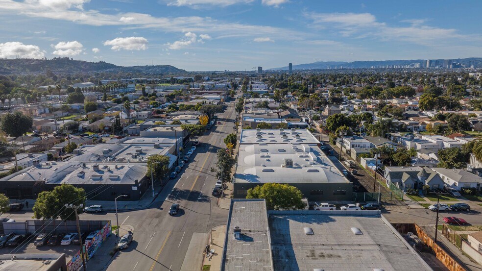 4301 W Jefferson Blvd, Los Angeles, CA à louer - Photo du bâtiment - Image 2 de 11