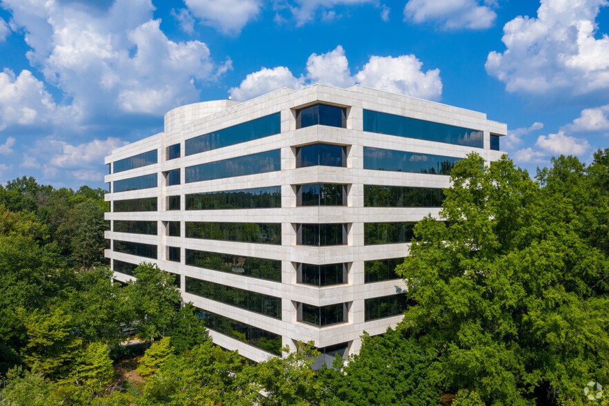 900 Ashwood Pky, Atlanta, GA à louer - Photo du bâtiment - Image 3 de 23