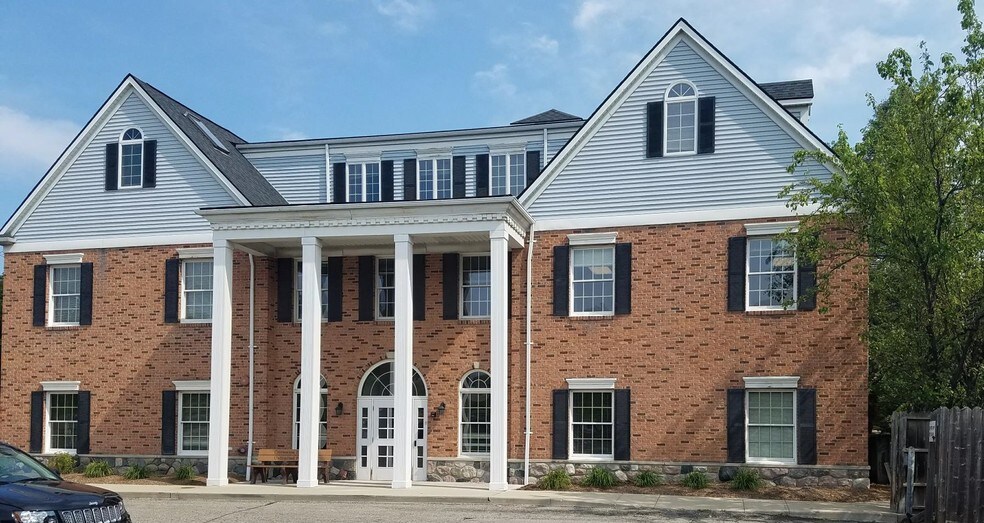 929 W University Dr, Rochester, MI à louer - Photo du bâtiment - Image 3 de 9