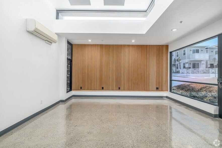 627 Aviation Way, Manhattan Beach, CA à vendre - Photo du bâtiment - Image 2 de 19