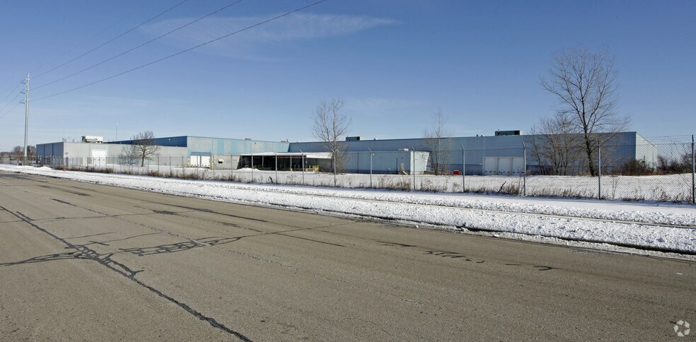 100 S CP Ave, Lake Mills, WI à louer - Photo du bâtiment - Image 3 de 5