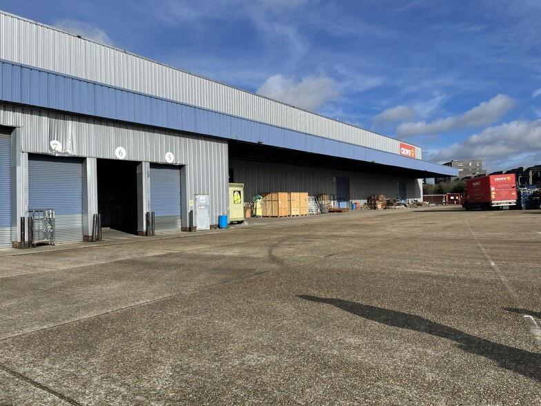 345 Southbury Rd, Enfield for lease - Building Photo - Image 2 of 4