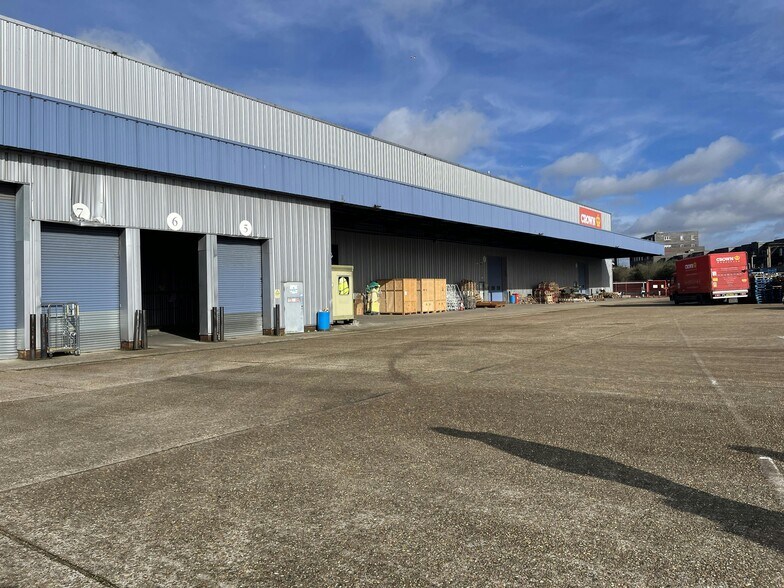 345 Southbury Rd, Enfield à louer - Photo du bâtiment - Image 3 de 4