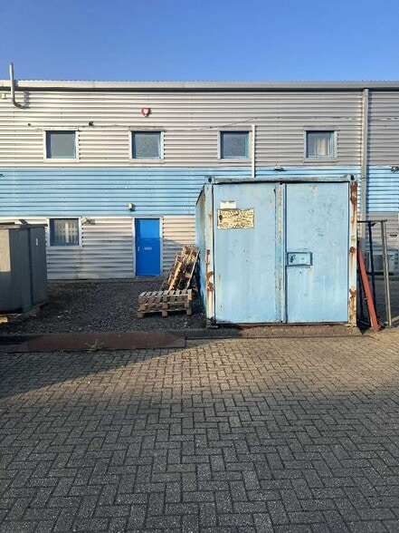 Unit 2 Douglas Dr, Godalming for sale - Building Photo - Image 2 of 2