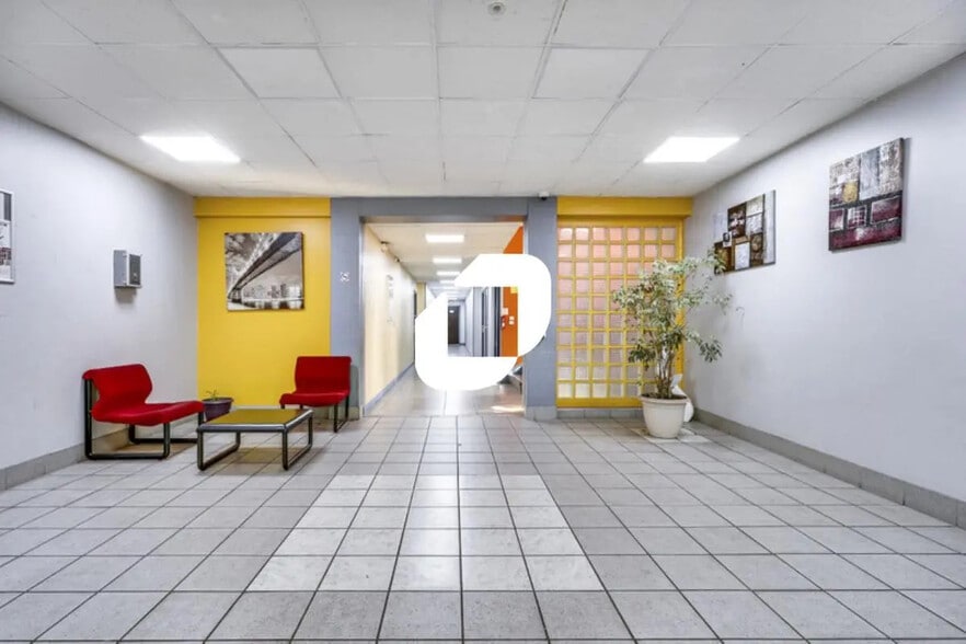 Bureau dans Noisiel à louer - Hall d’entrée - Image 1 de 13