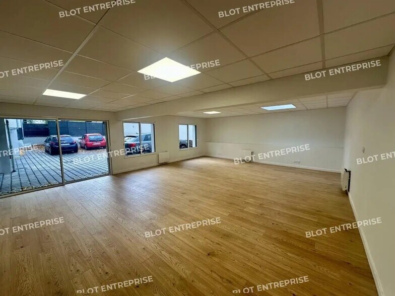 Office in Rennes for lease - Interior Photo - Image 3 of 4
