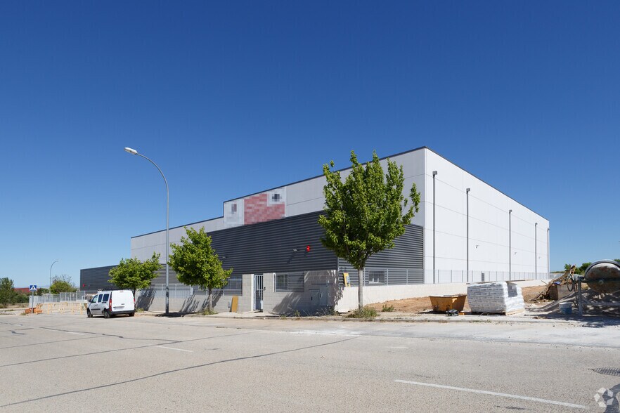 Calle del Hierro, 8, Chiloeches, Guadalajara à louer - Photo du bâtiment - Image 3 de 3