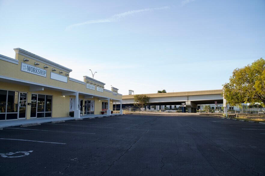 McGregor Village portefeuille de 10 propriétés à vendre sur LoopNet.ca - Photo du bâtiment - Image 2 de 12